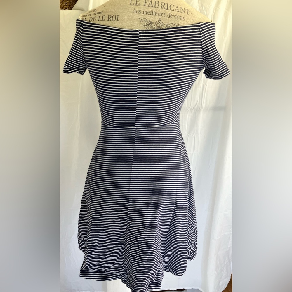 Old Navy Womens Fit to Flare off the Shoulder Dress in Navy/White Stripe Sz SP - Picture 4 of 7
